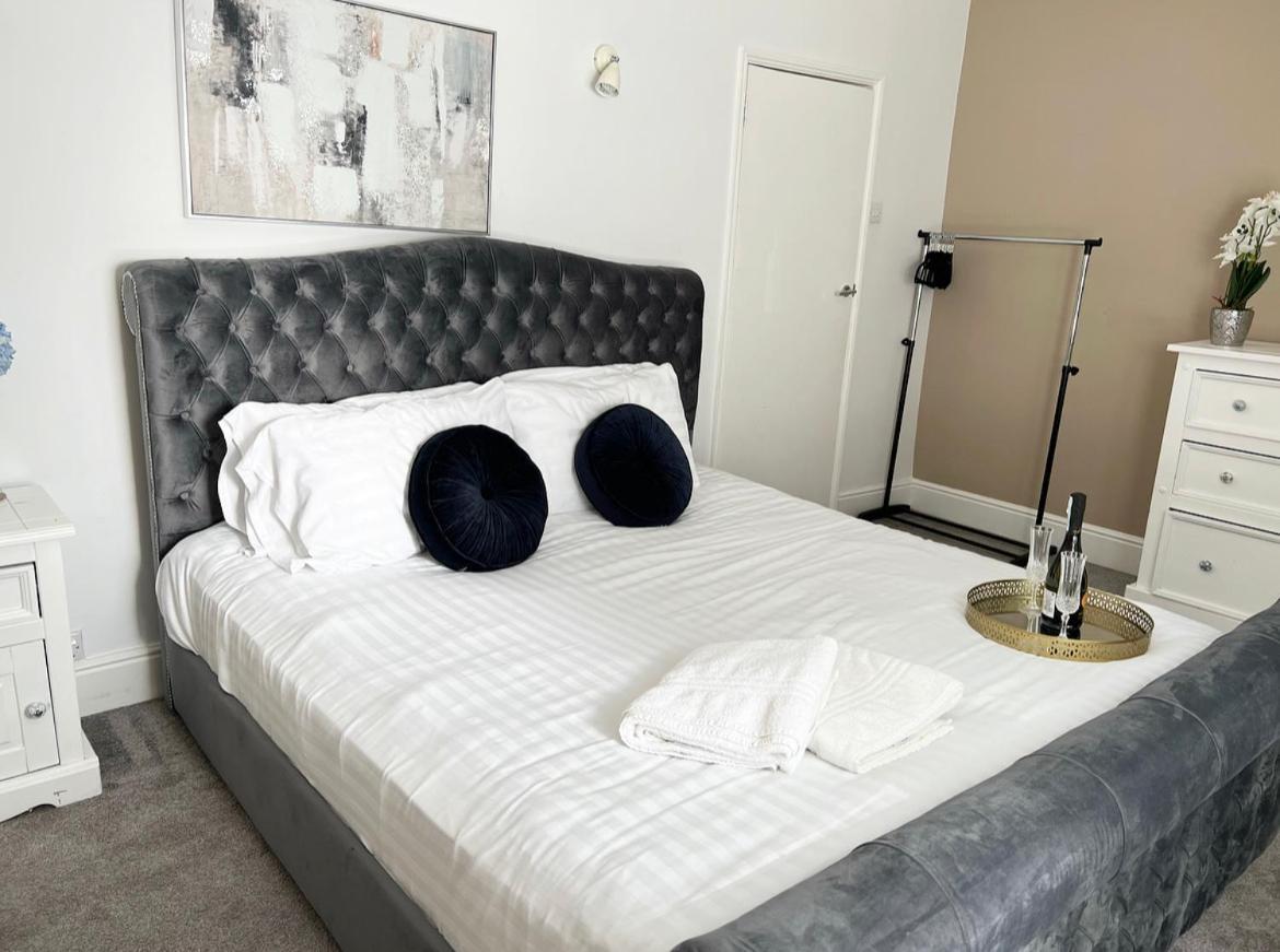 Modern 3 Bed, Heart Of Ashley Cross, 5 Mins To Sandbanks Poole Exterior photo